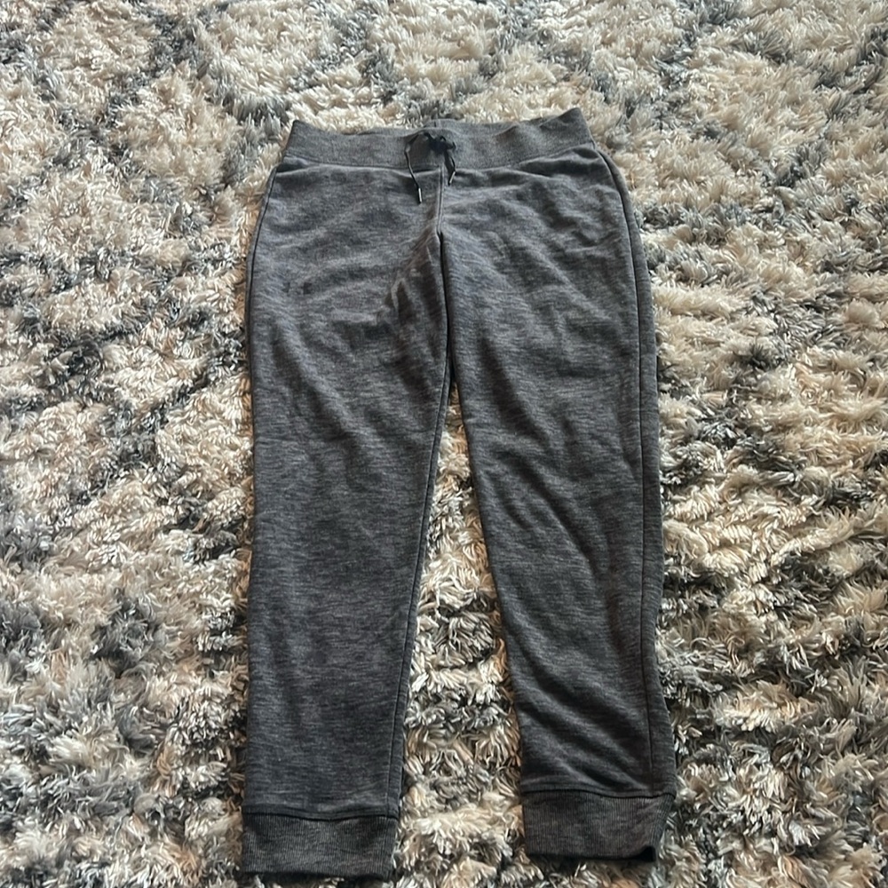 Women’s under armour size medium jogger sweatpant